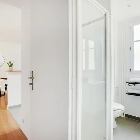 Lumineux 2 Pieces Batignolles Apartment